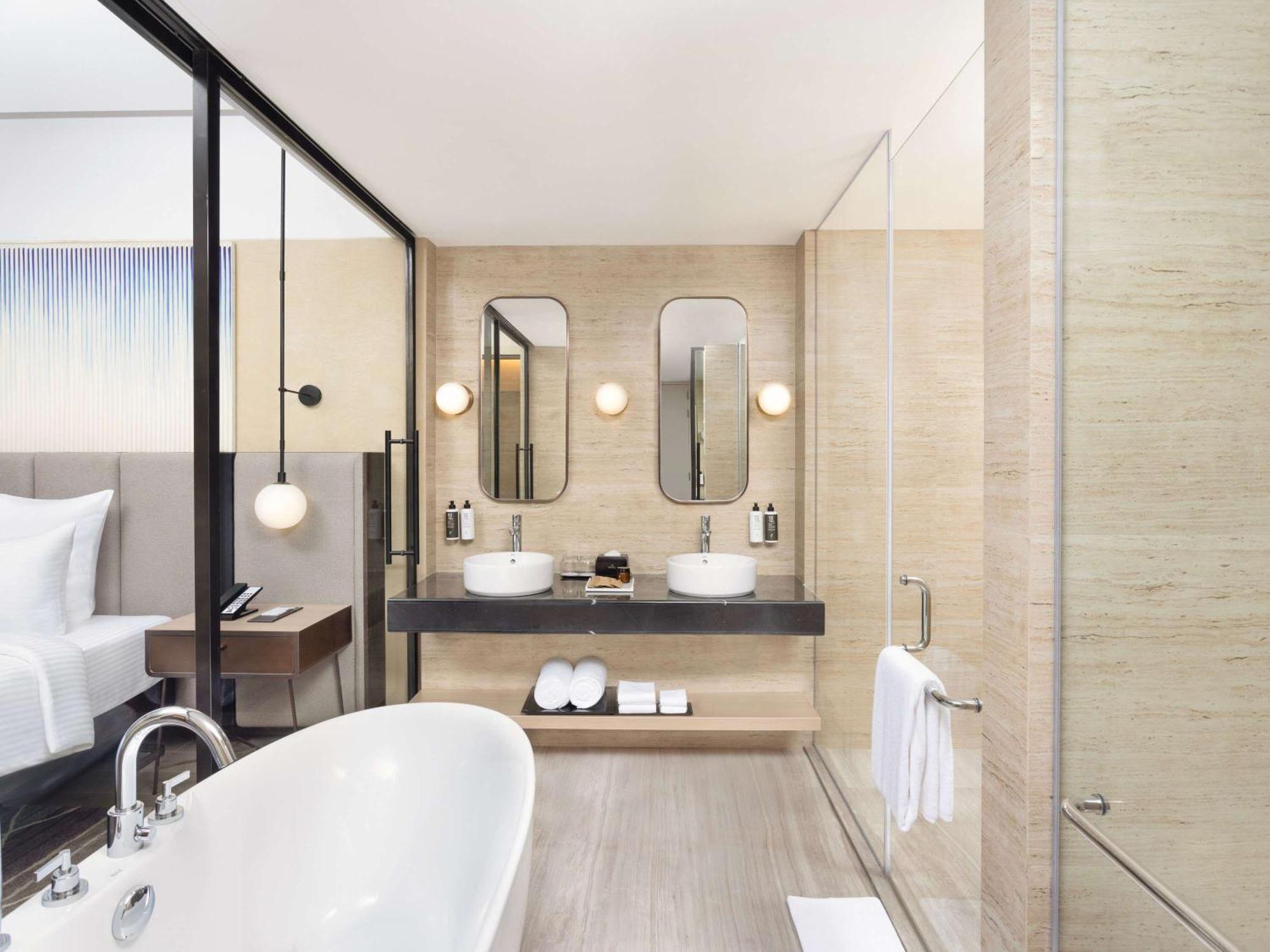 Novotel New Delhi City Centre Extérieur photo