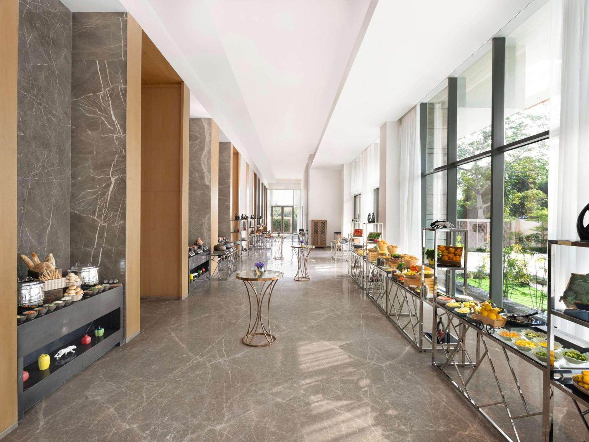 Novotel New Delhi City Centre Extérieur photo